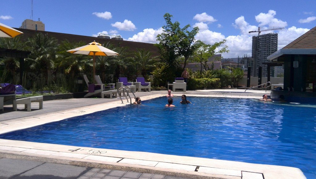 ホテルのプール