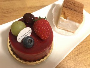 ●ベリー系のケーキとチーズケーキ。見た目どおりに美味しい x)