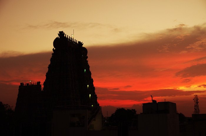 ミナークシ寺院の朝焼け700