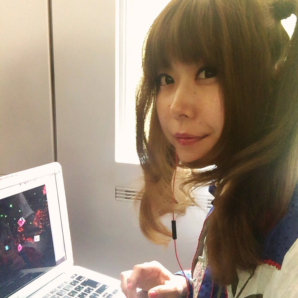 電車でパソコンとまこ