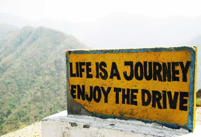 バドリナートへの道にあった粋な看板700