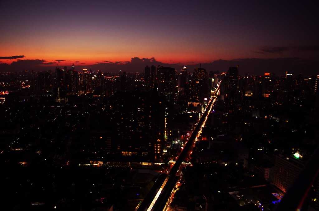 真っ赤なバンコクOCTAVEオクターブ