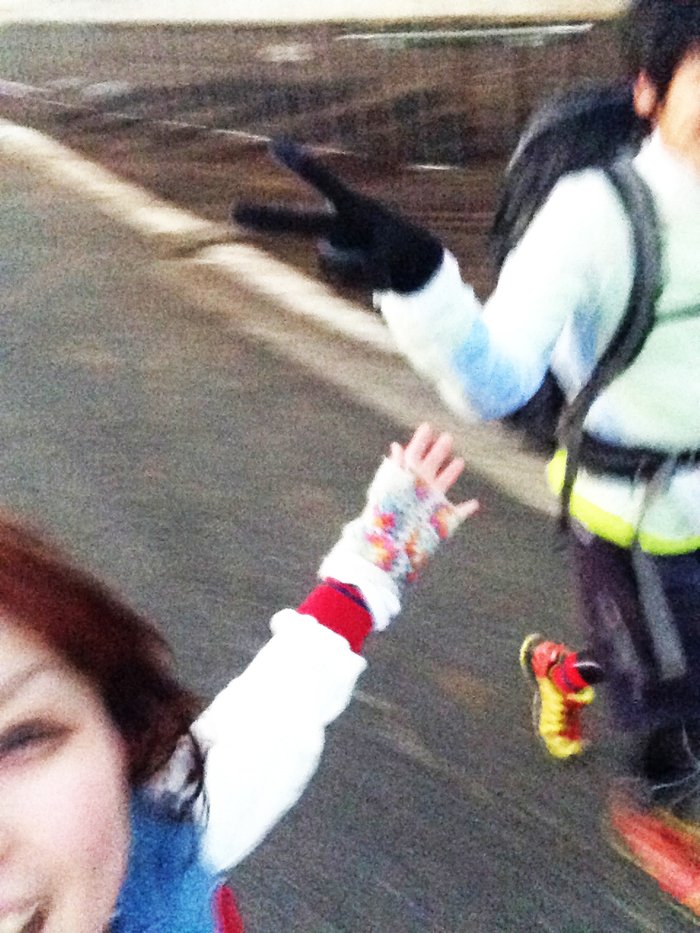 走るてっちゃんととまこ