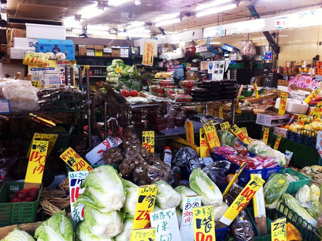 野菜、野菜、野菜、野菜。店内はまさに野菜天国！