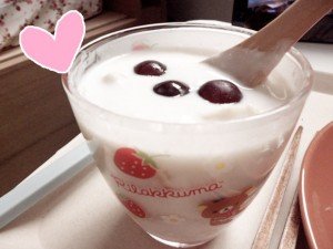 rirakkuma-cup-yogurt-grapes