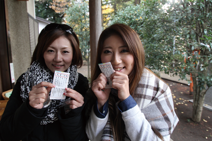 武蔵野神社でおみくじ